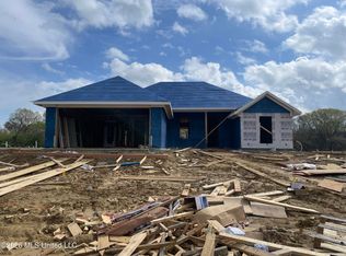 162 Madisonville Dr, Canton, MS