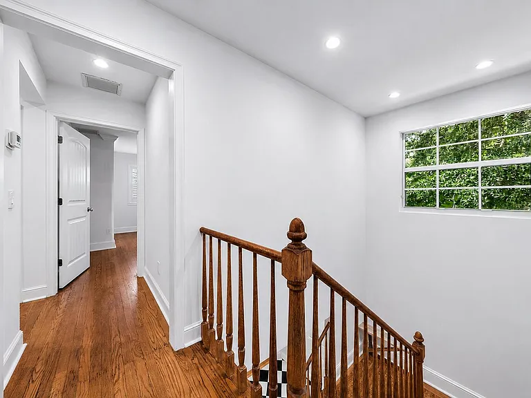 232 Essex Ln — Photo 22