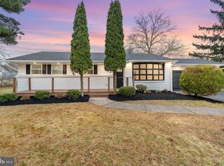 18 Haycock Dr, Kintnersville, PA 18930