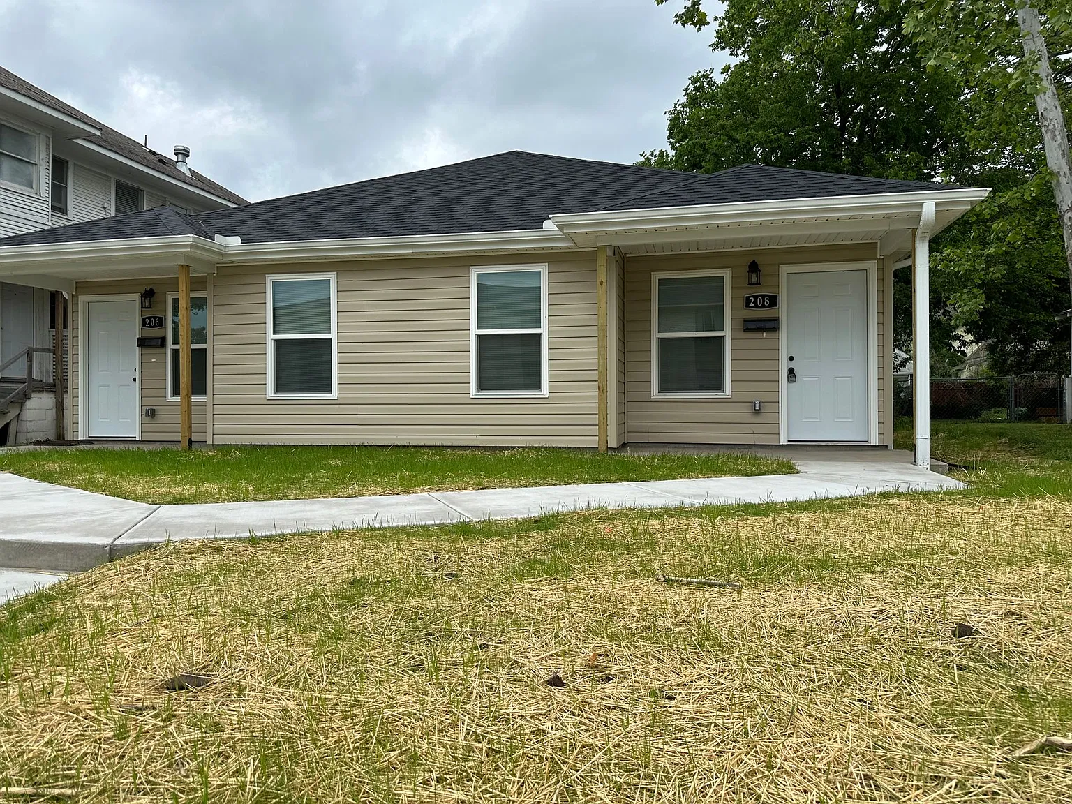 206-208 N Wall Duplex — Photo 2
