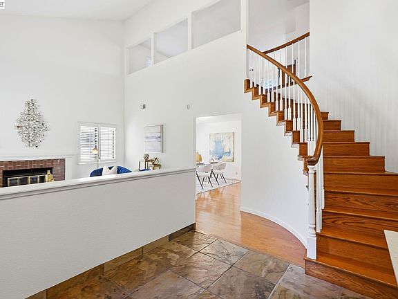 3rd image of 883 Dover Cir