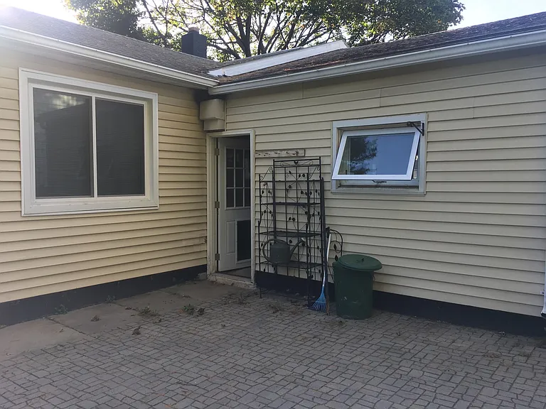 102 Gale Ave — Photo 4