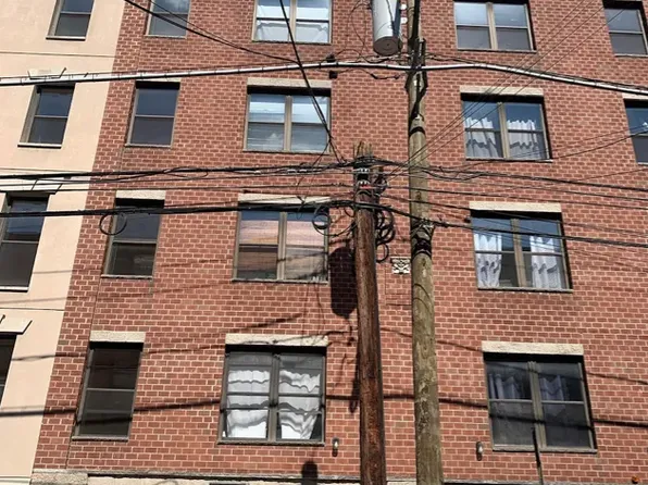 358 2nd St APT 2D, Hoboken, NJ 07030