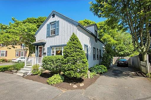4th image of 273 Essex St