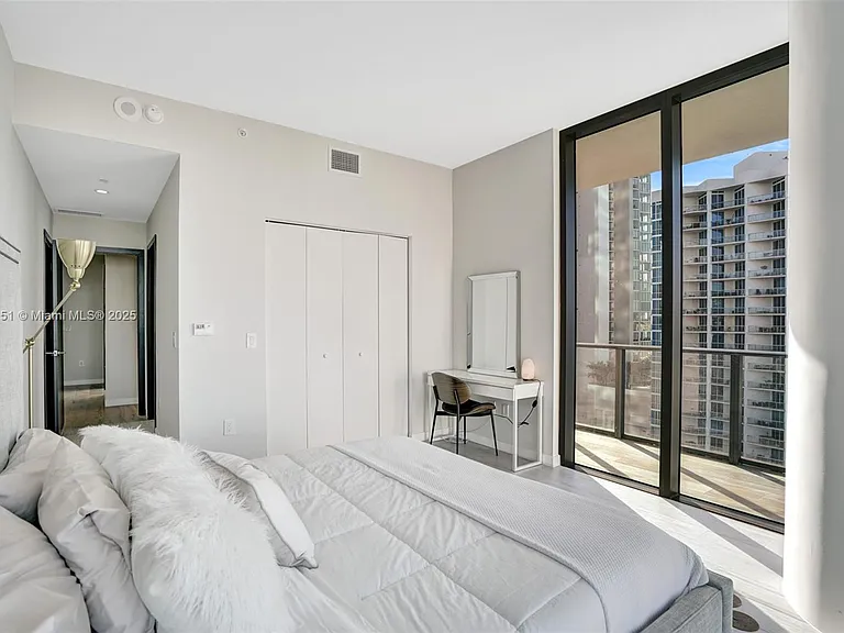 480 NE 31st St #1401 — Photo 11