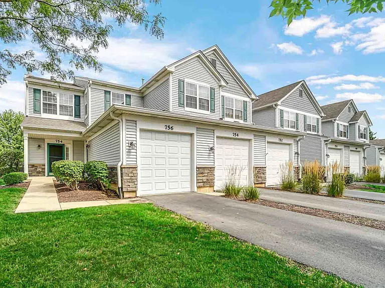Genesee Dr — Photo 1