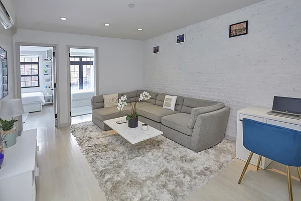 Rented by Voro New York | media 28