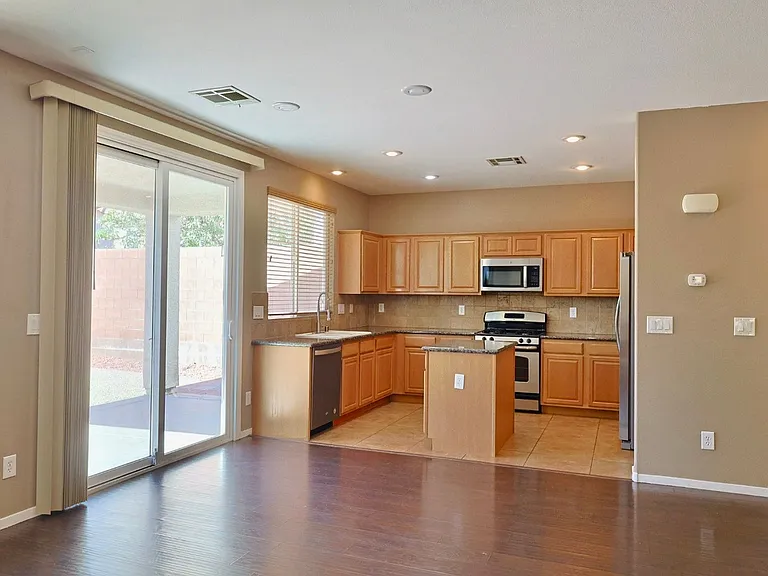 10643 Tray Mountain Ave — Photo 7