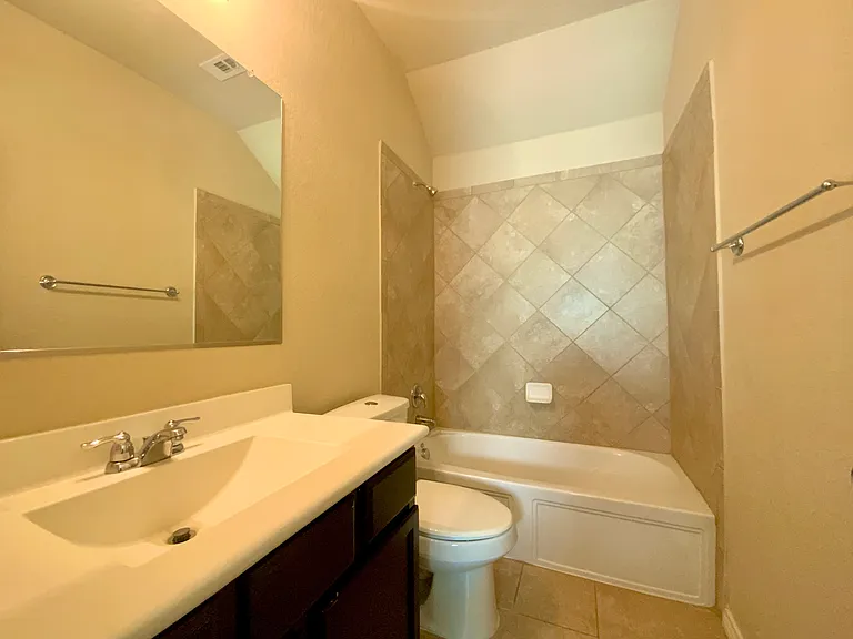 1810 Logan Trl — Photo 20