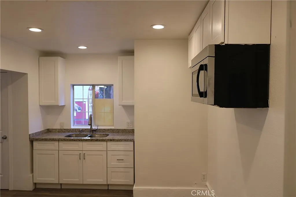 1 bed, 900 sqft, $1,950 — Photo 3