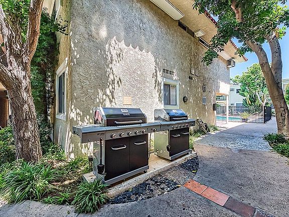 3rd image of 18550 Citronia St #25