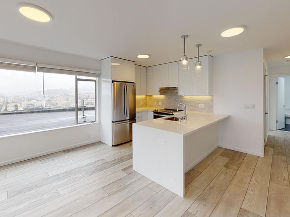 2nd image of 2321 Scott St APT 10