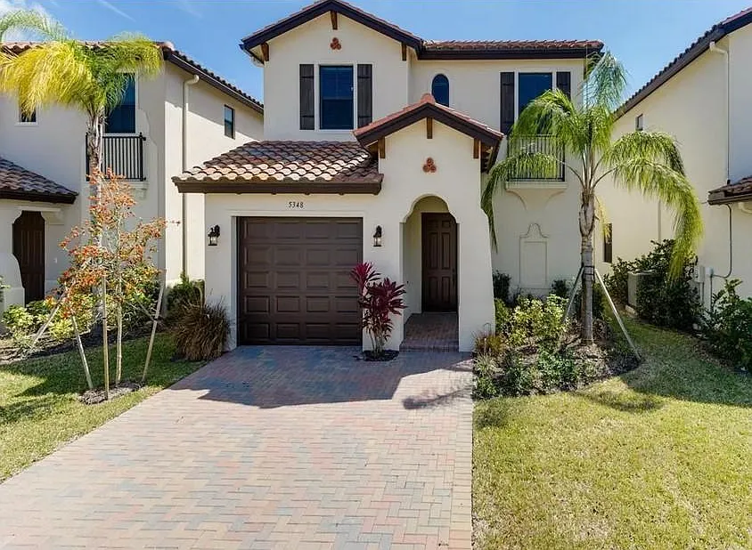 5348 Cameron Dr — Photo 2