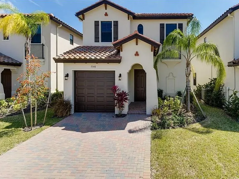 5348 Cameron Dr — Photo 2