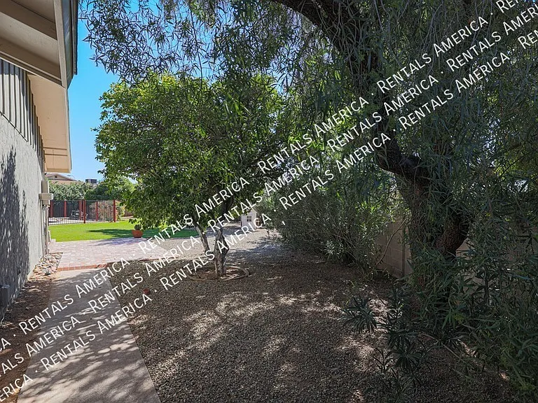 8613 E Clarendon Ave — Photo 32
