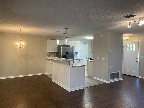 3rd image of 740 Bahia Dr