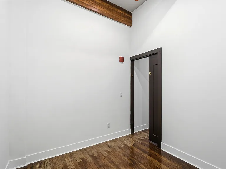 907 Main St #5 — Photo 18