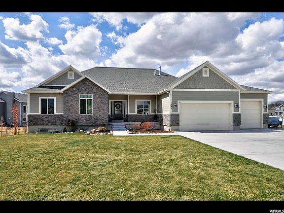 3rd image of 1393 W Black Wulff Cir