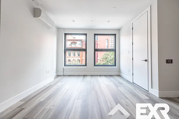 Rented by EXR | media 9