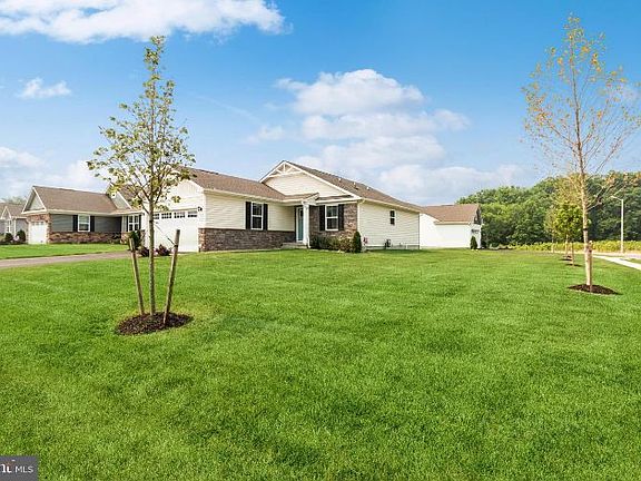 4th image of 200 Shute Farm Ln
