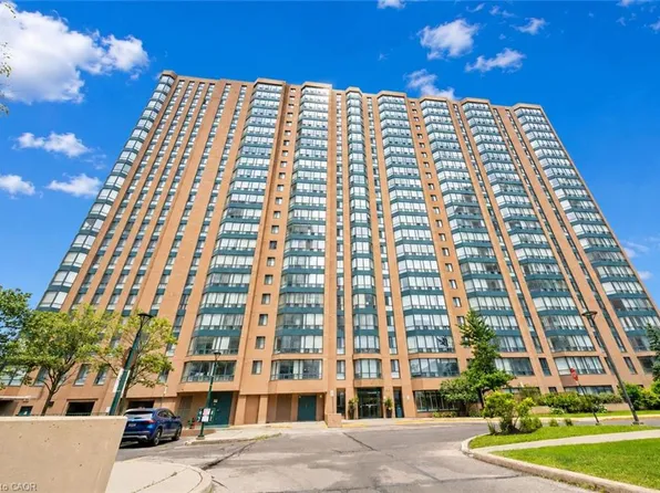 155 Hillcrest Ave #302, Mississauga, ON L5B 3Z2
