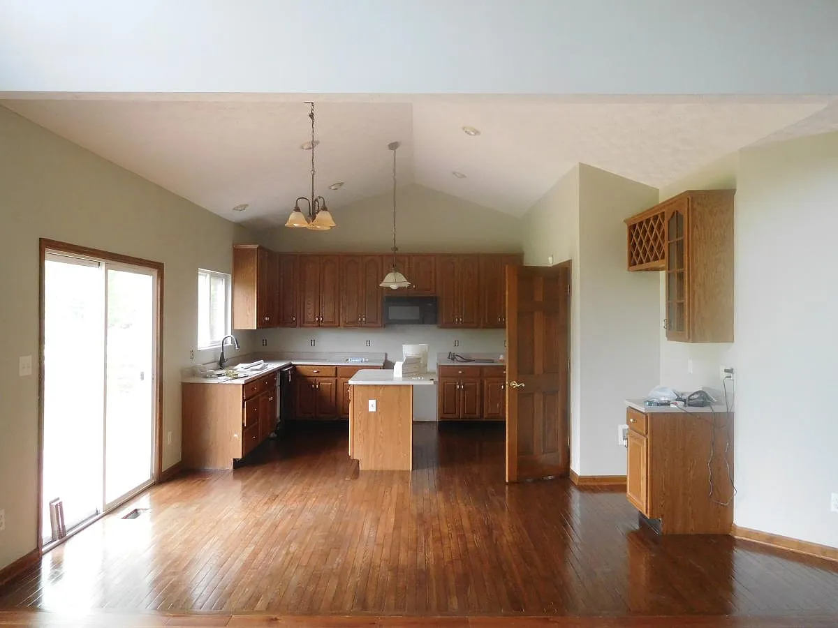 5 bed, 2.5 bath, 3170 sqft, $3,350 — Photo 4