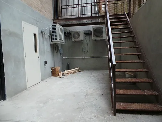 Rented by Perry Associates NYC Inc | media 14
