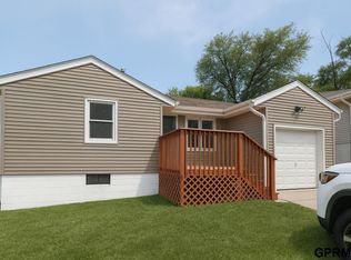 5721 Manderson St, Omaha, NE 68104