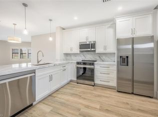 230 Vintage Cir APT 204, Naples, FL 34119