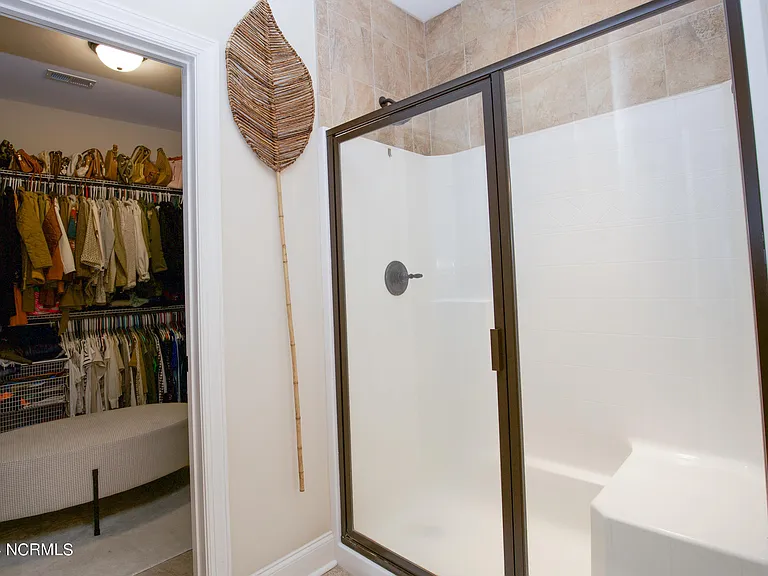 237 Rothbury Dr — Photo 34