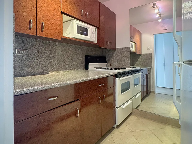 120 E 90th St #11B — Photo 7