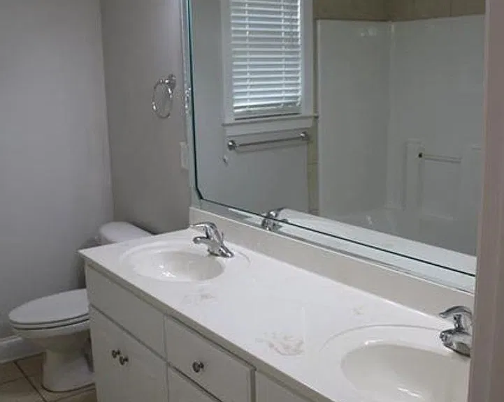 806 Leslie Ct — Photo 8