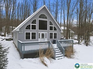 102 Chitimacha Dr, Pocono Lake, PA 18347