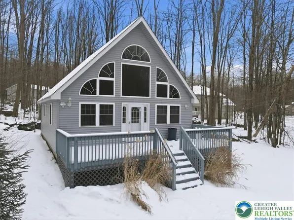 102 Chitimacha Dr, Pocono Lake, PA 18347