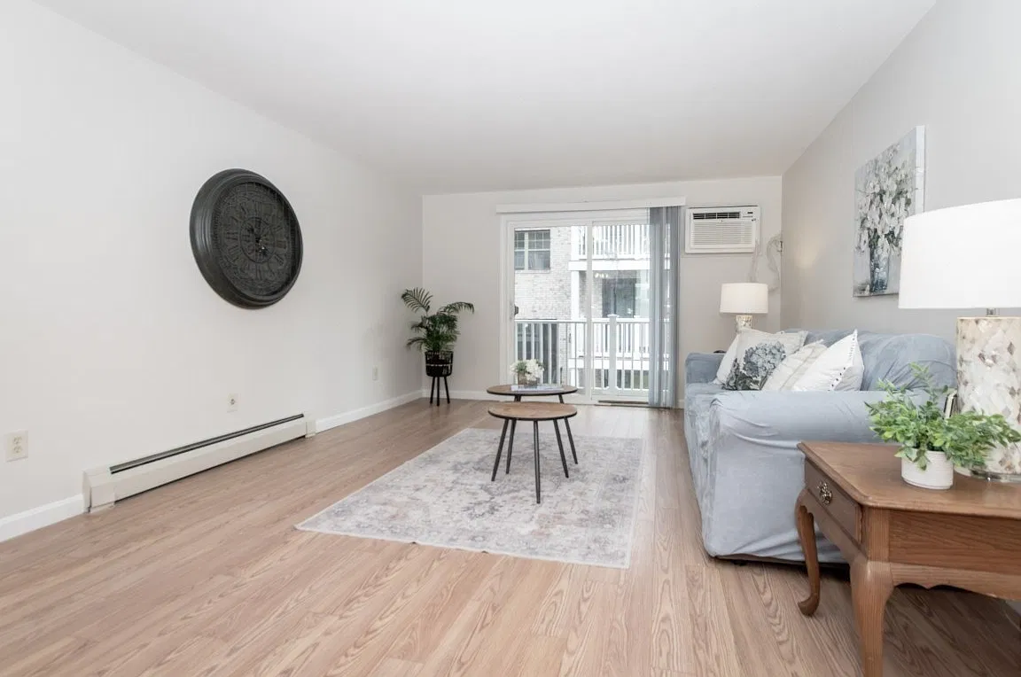 2 bed, 1.0 bath, 800 sqft, $2,200 — Photo 4