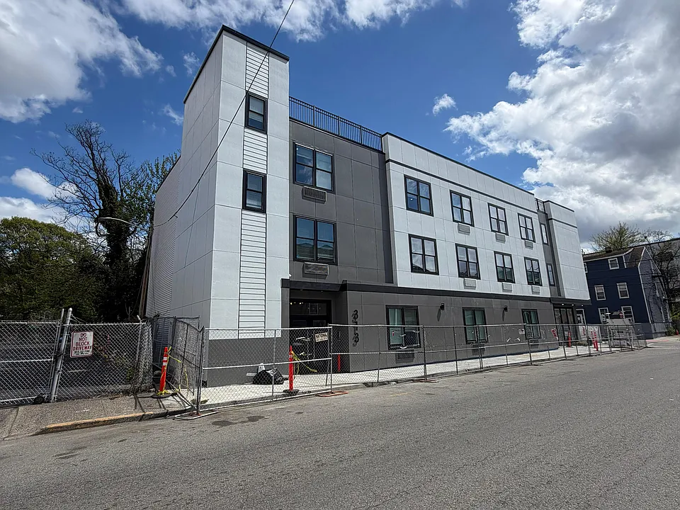 59 Pearl St #202