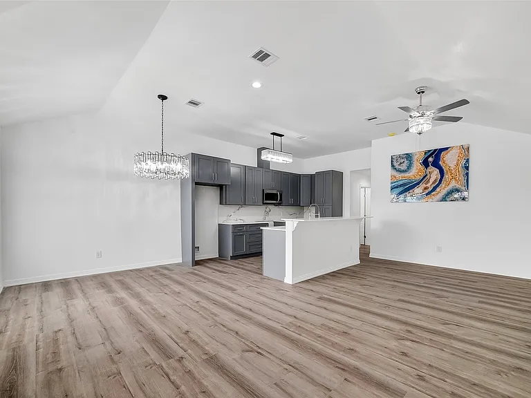 7725 Hoffman St #B — Photo 5