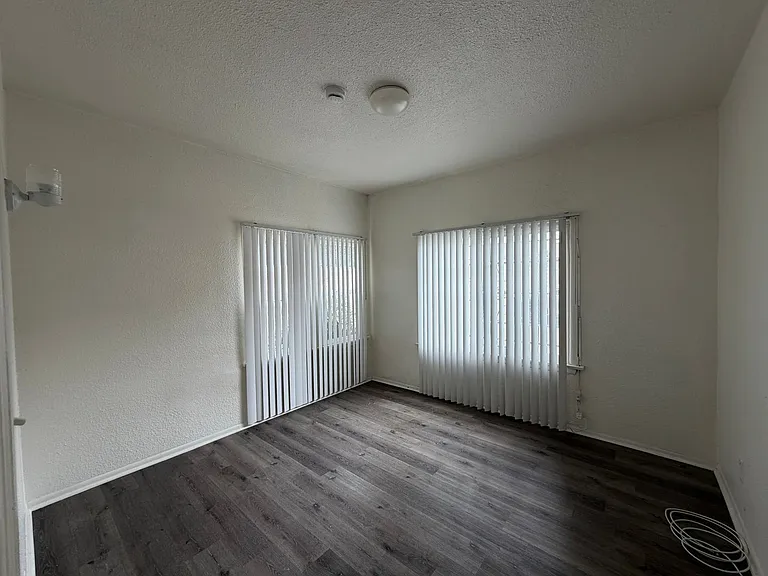 2612 Edgehill Dr — Photo 9