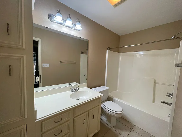 2922 Le Oaks Dr — Photo 14