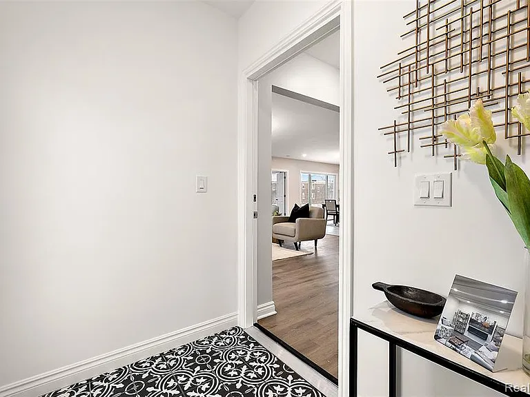 2080 Gladstone St #1 — Photo 2
