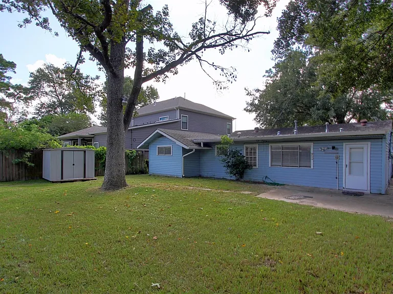 1322 Curtin St — Photo 2