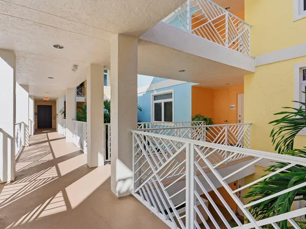 309 E OCEAN Avenue #202, Lantana, FL 33462