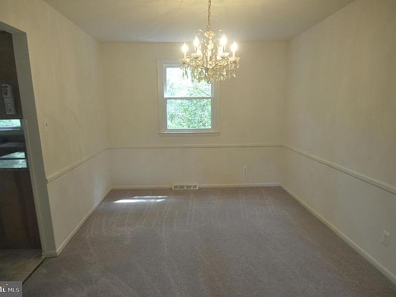 5th image of 1285 Seabright Dr