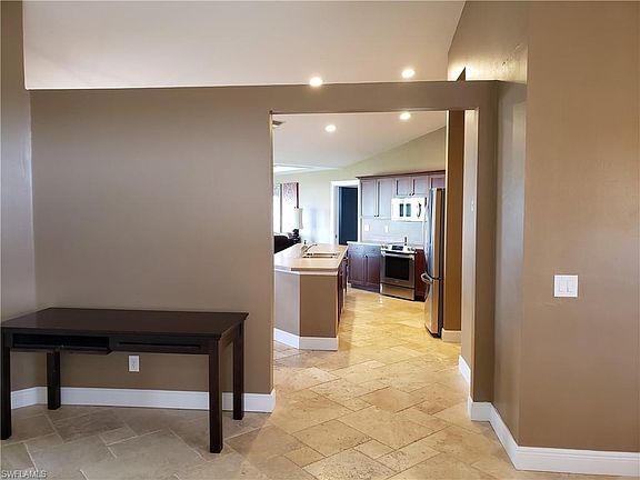 4th image of 1403 NE 12th Pl