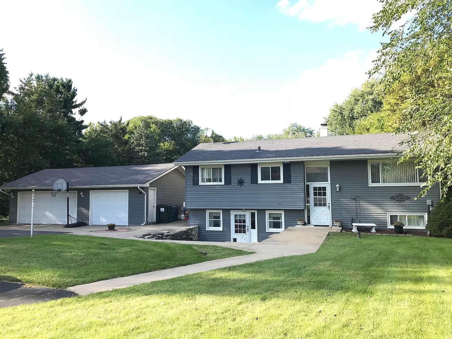38W378 Heatherfield Dr photo 1