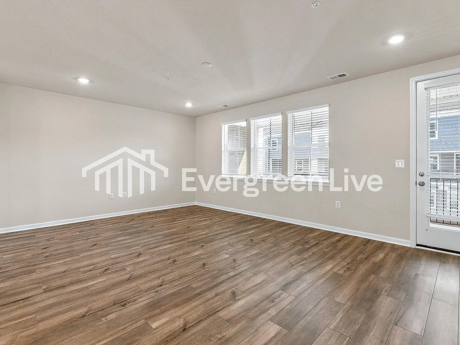 3 bed, 2.5 bath, 2415 sqft, $3,035 — Photo 3