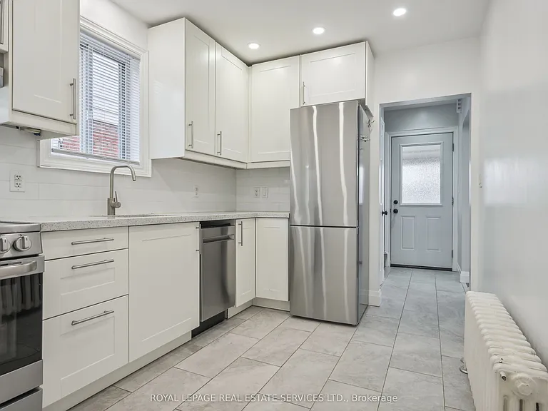 21 Holbrooke Ave — Photo 10