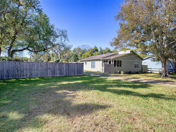 5220 Krueger Dr, Dickinson, TX 77539
