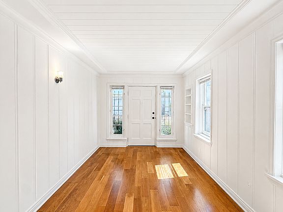 5th image of 901 N Gardner St #2