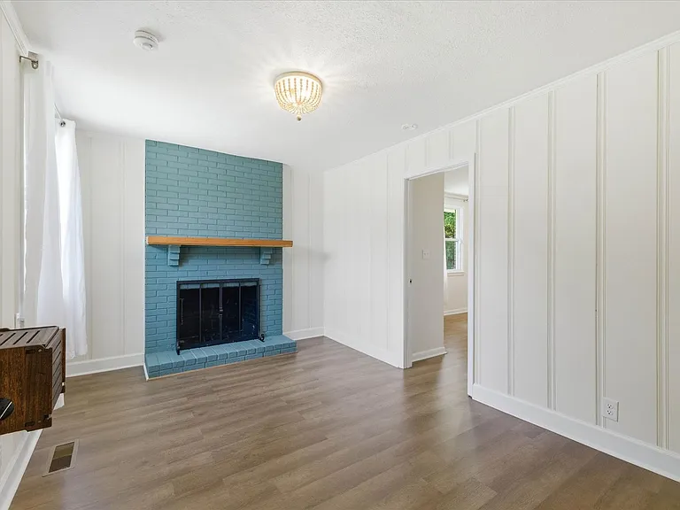 37 Hillsboro Rd — Photo 20